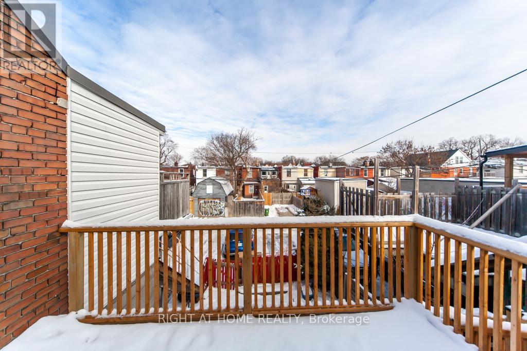 Upper - 3328 Dundas Street W, Toronto, Ontario  M6P 2A4 - Photo 27 - W12402309
