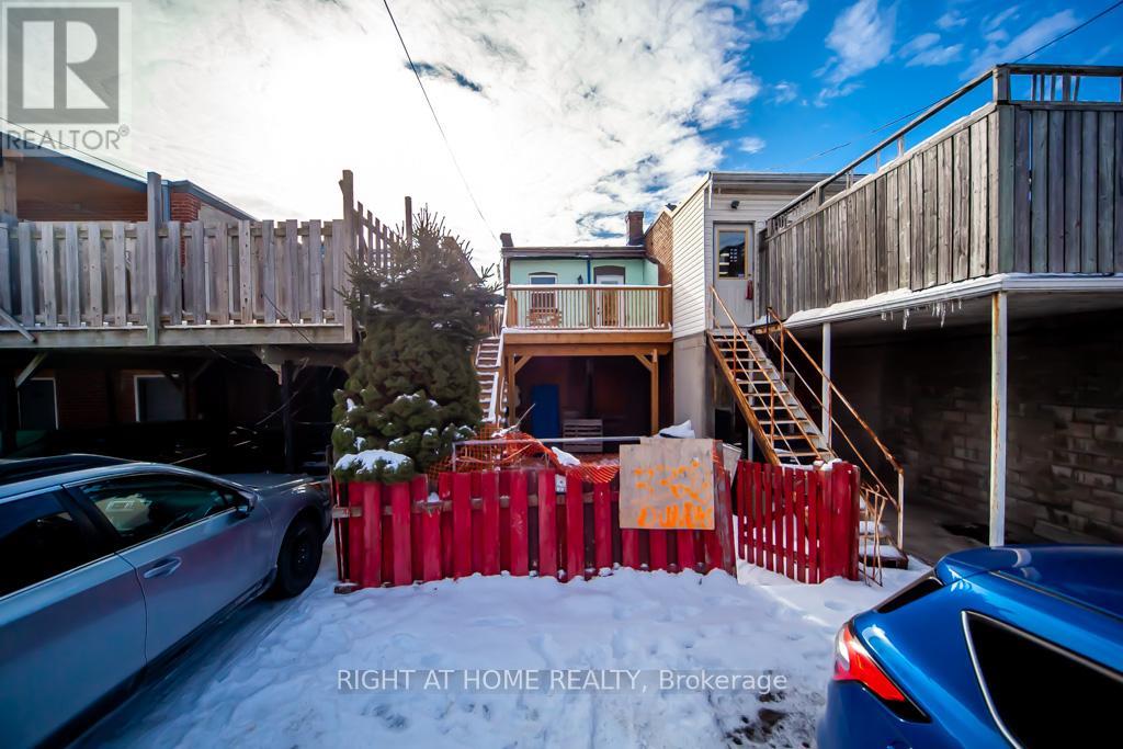 Upper - 3328 Dundas Street W, Toronto, Ontario  M6P 2A4 - Photo 31 - W12402309