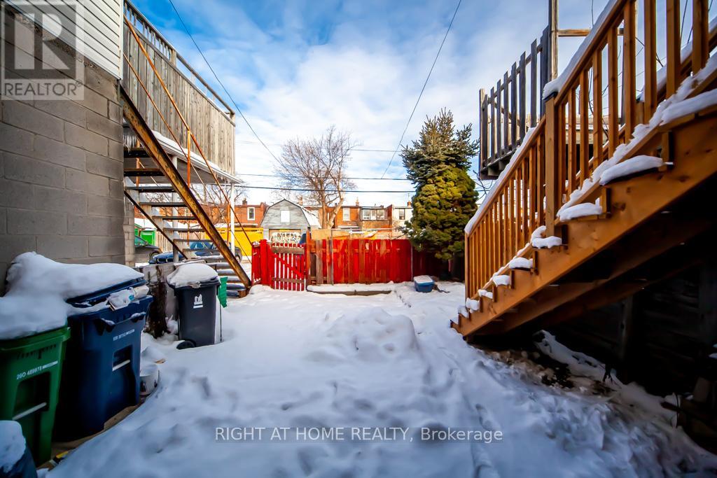 Upper - 3328 Dundas Street W, Toronto, Ontario  M6P 2A4 - Photo 33 - W12402309