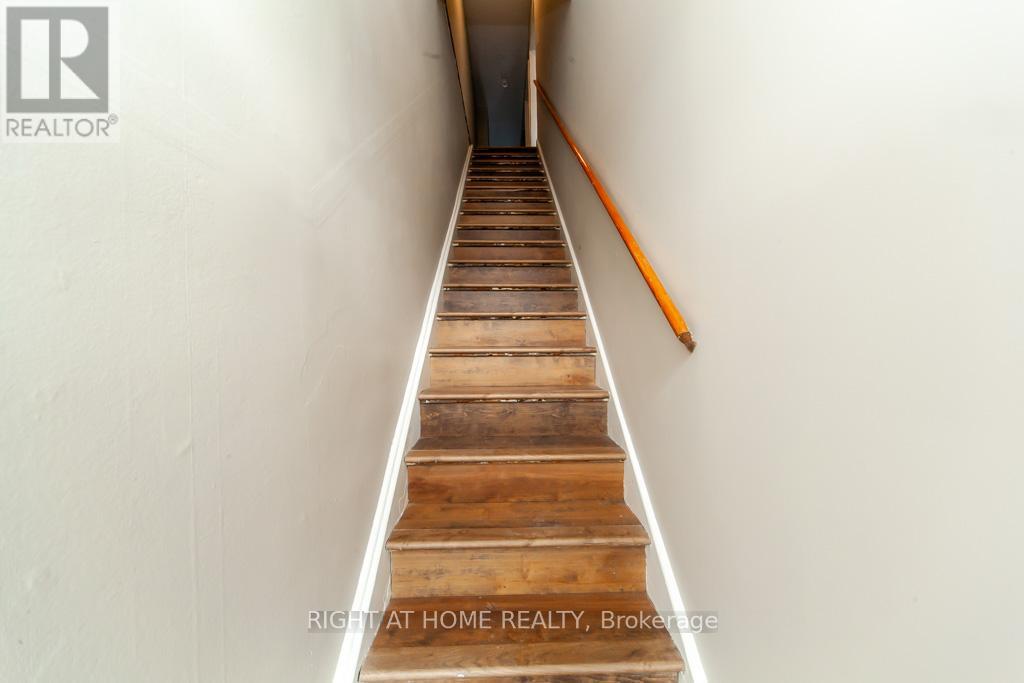 Upper - 3328 Dundas Street W, Toronto, Ontario  M6P 2A4 - Photo 5 - W12402309