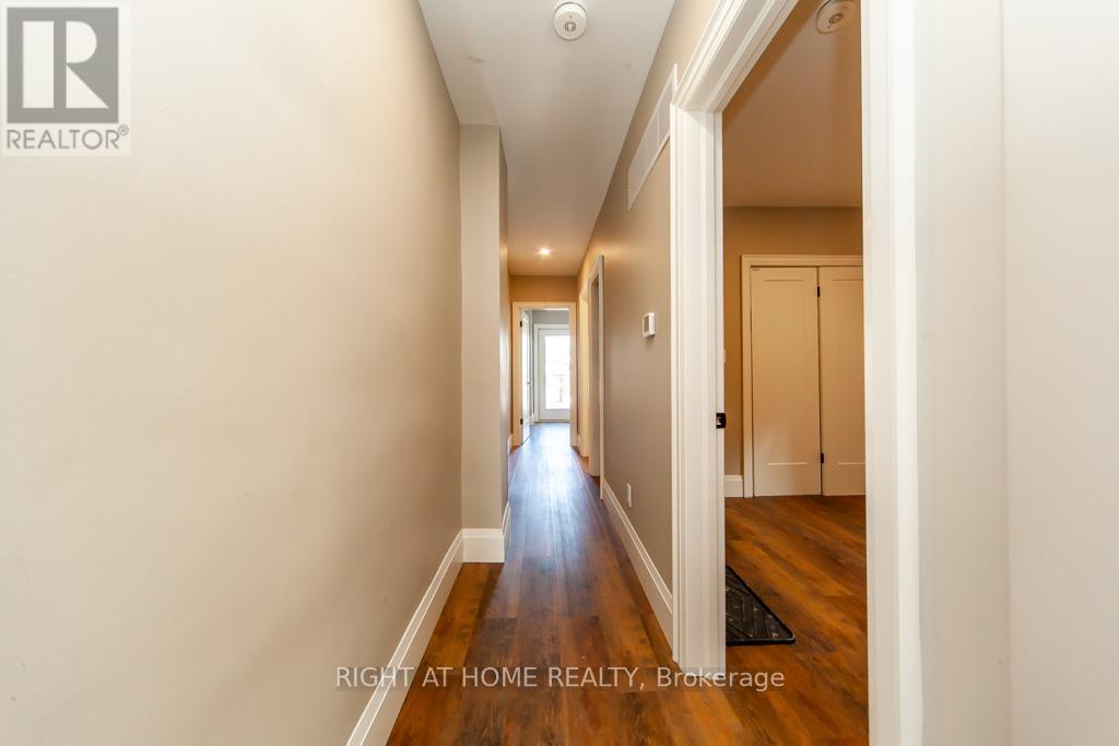 Upper - 3328 Dundas Street W, Toronto, Ontario  M6P 2A4 - Photo 6 - W12402309