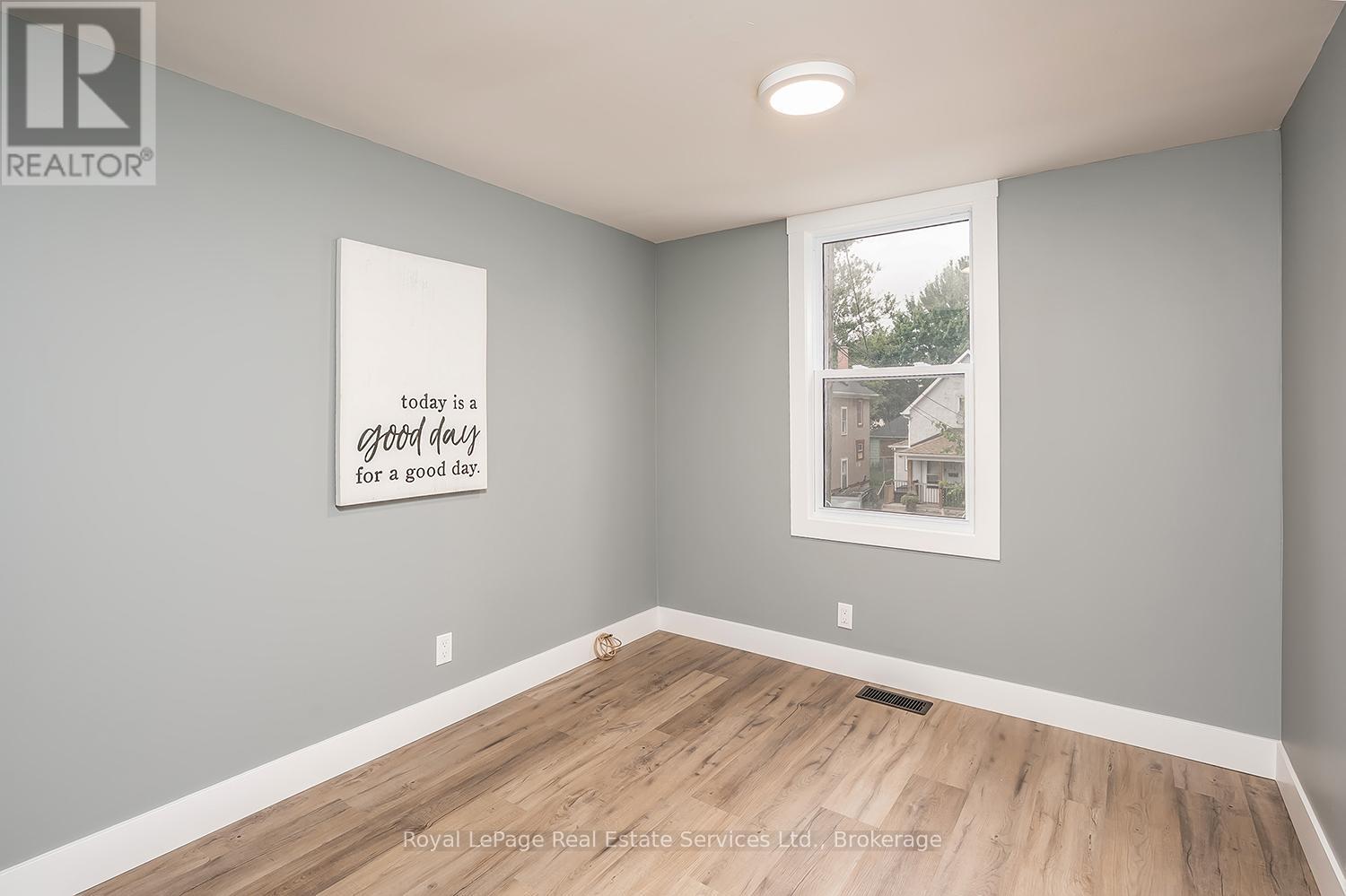 Front - 37 Albert Street, Welland, Ontario  L3B 4L1 - Photo 23 - X12402335