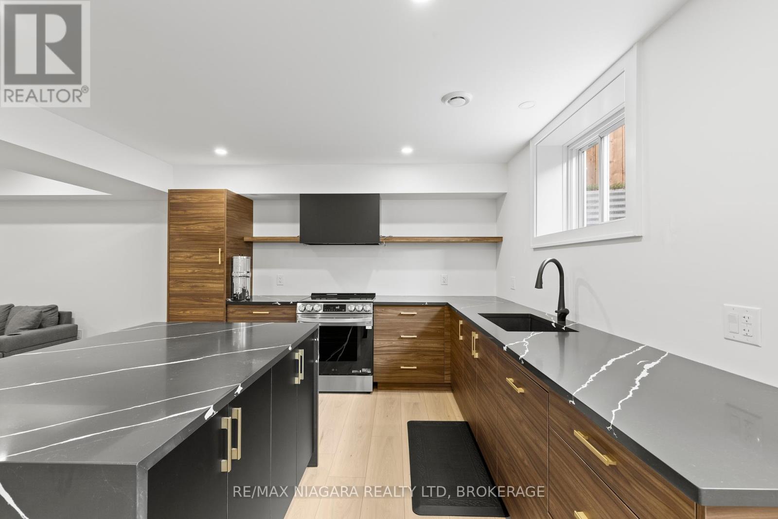 637 Buffalo Road, Fort Erie (Crescent Park), Ontario  L2A 5G7 - Photo 29 - X12402328