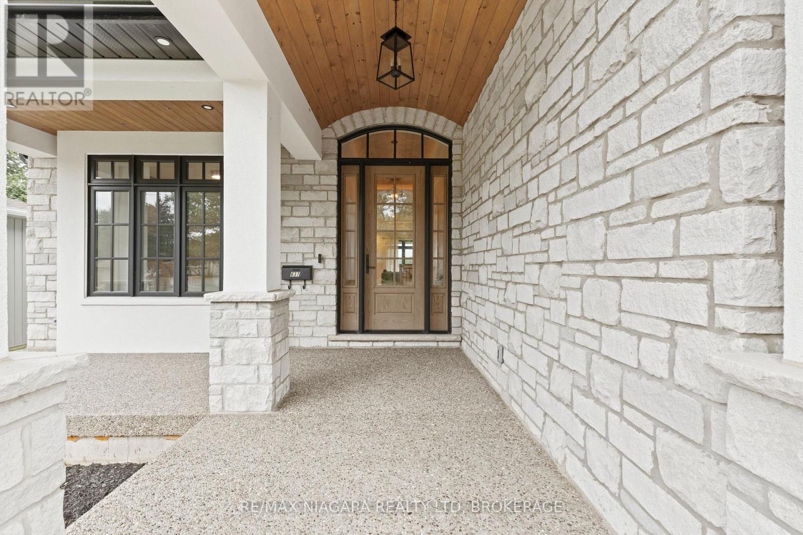 637 Buffalo Road, Fort Erie (Crescent Park), Ontario  L2A 5G7 - Photo 6 - X12402328