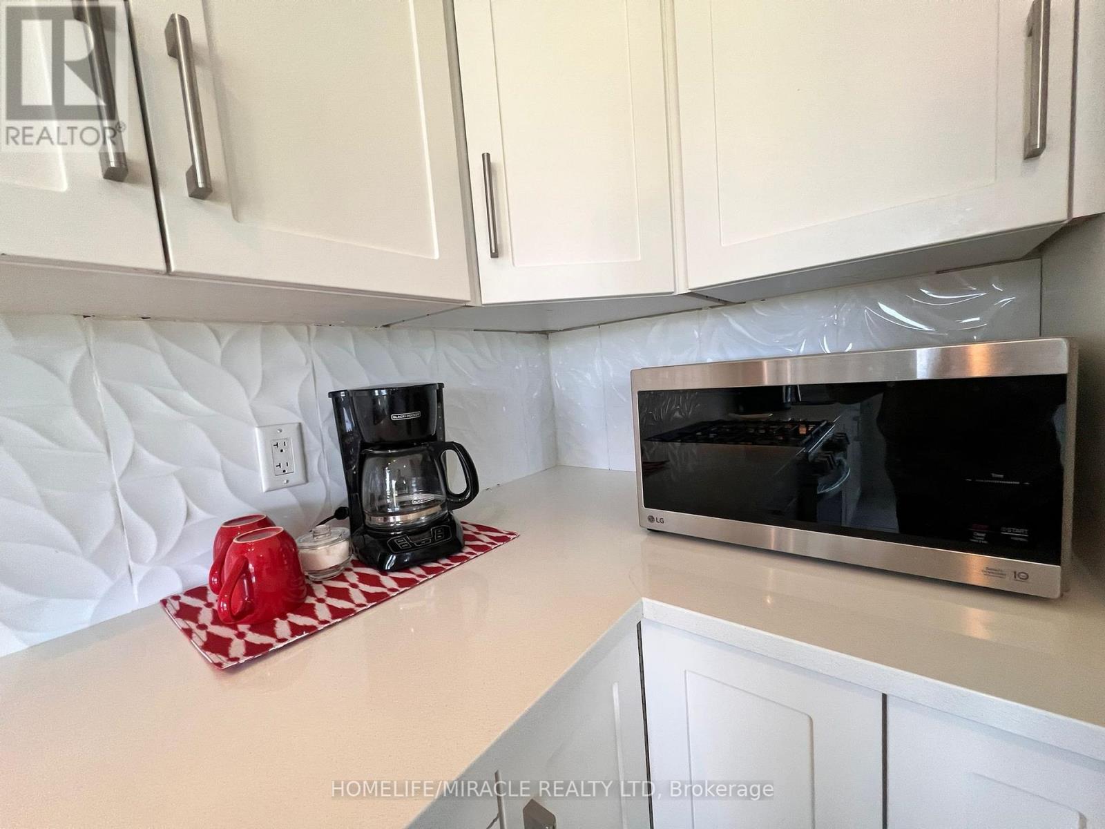 Upper Unit - 14 Gourlay Farm Lane N, North Dumfries, Ontario  N0B 1E0 - Photo 30 - X12402302