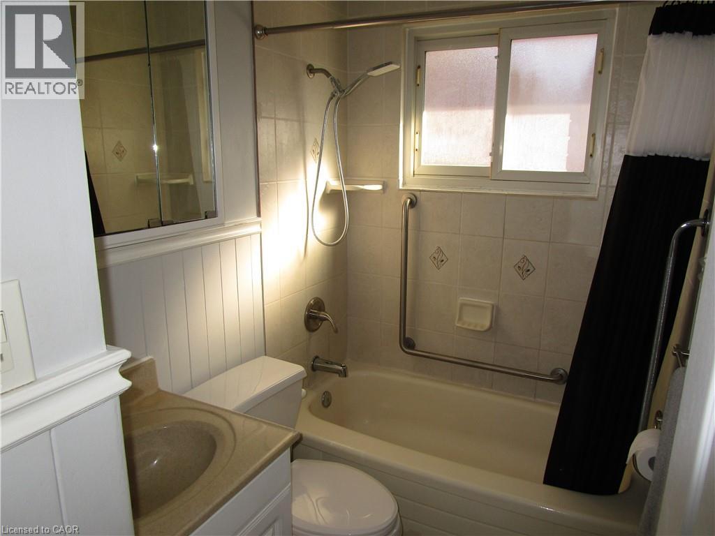 540 East 27th Street, Hamilton, Ontario  L8V 3H5 - Photo 7 - 40769551