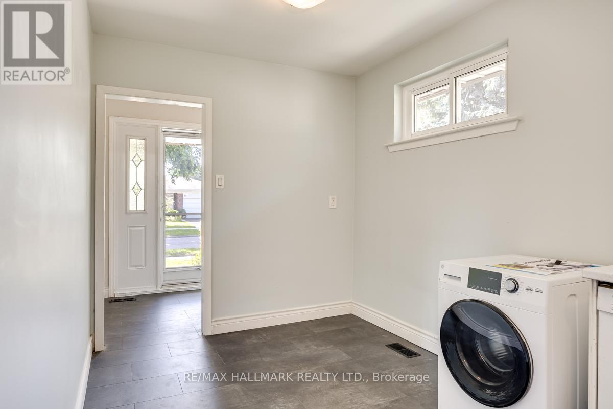 Main Floor - 30 Silkwood Crescent, Toronto, Ontario  M2J 1G9 - Photo 9 - C12402333