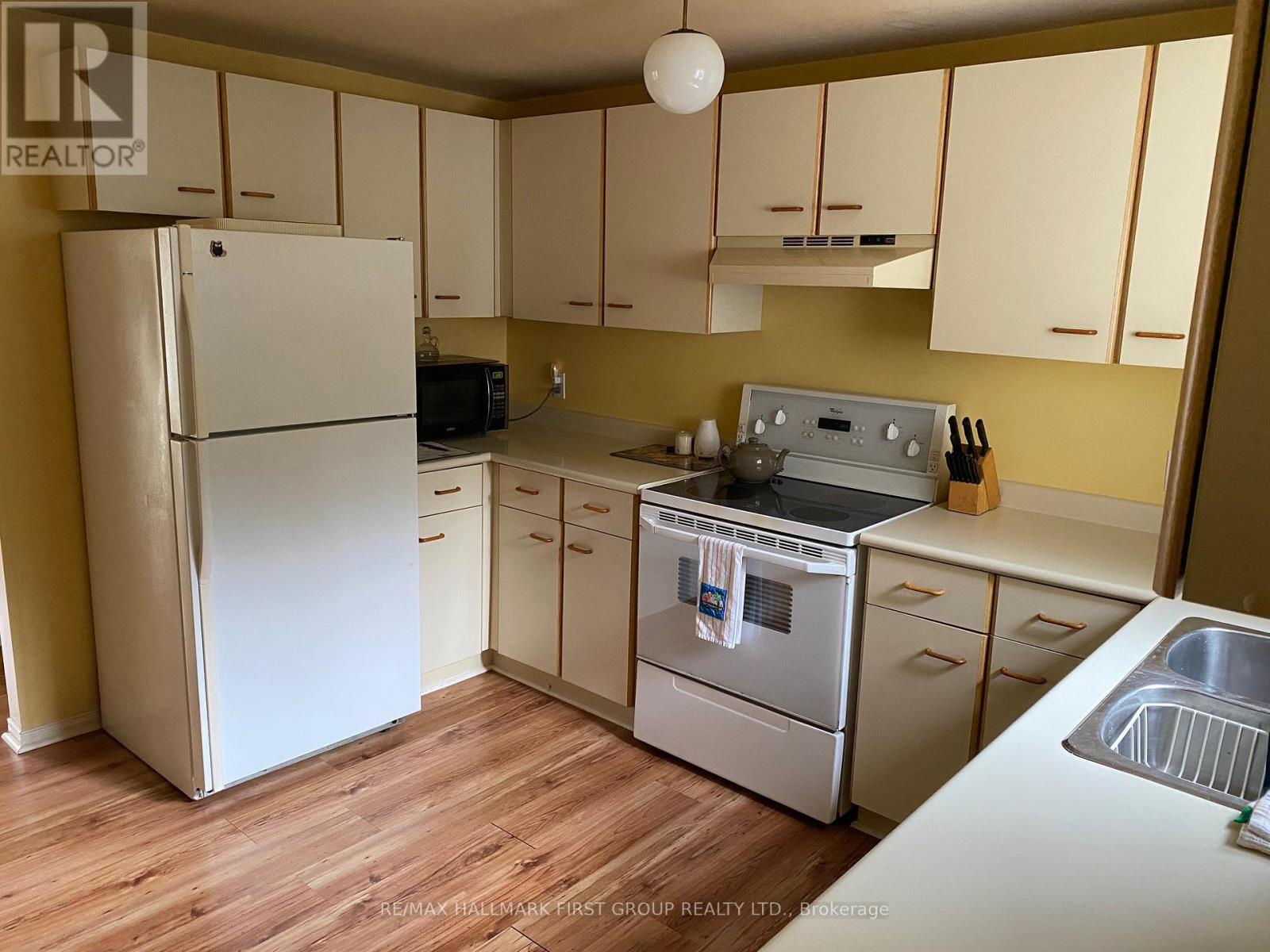 22 Briarwood Place, Innisfil, Ontario  L0L 1L0 - Photo 19 - N12401907