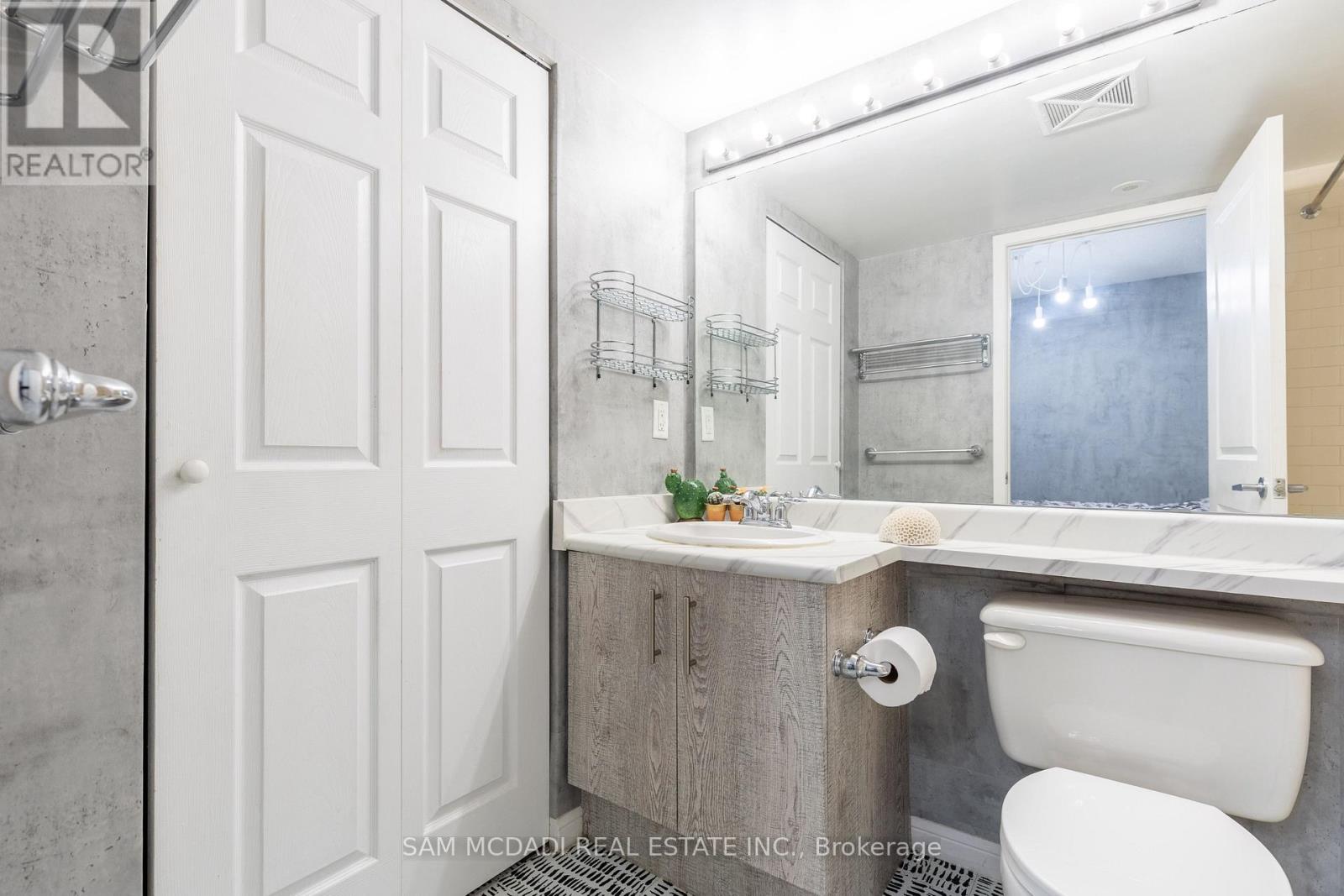 85 - 9 Windermere Avenue, Toronto, Ontario  M6S 5A4 - Photo 10 - W12402337