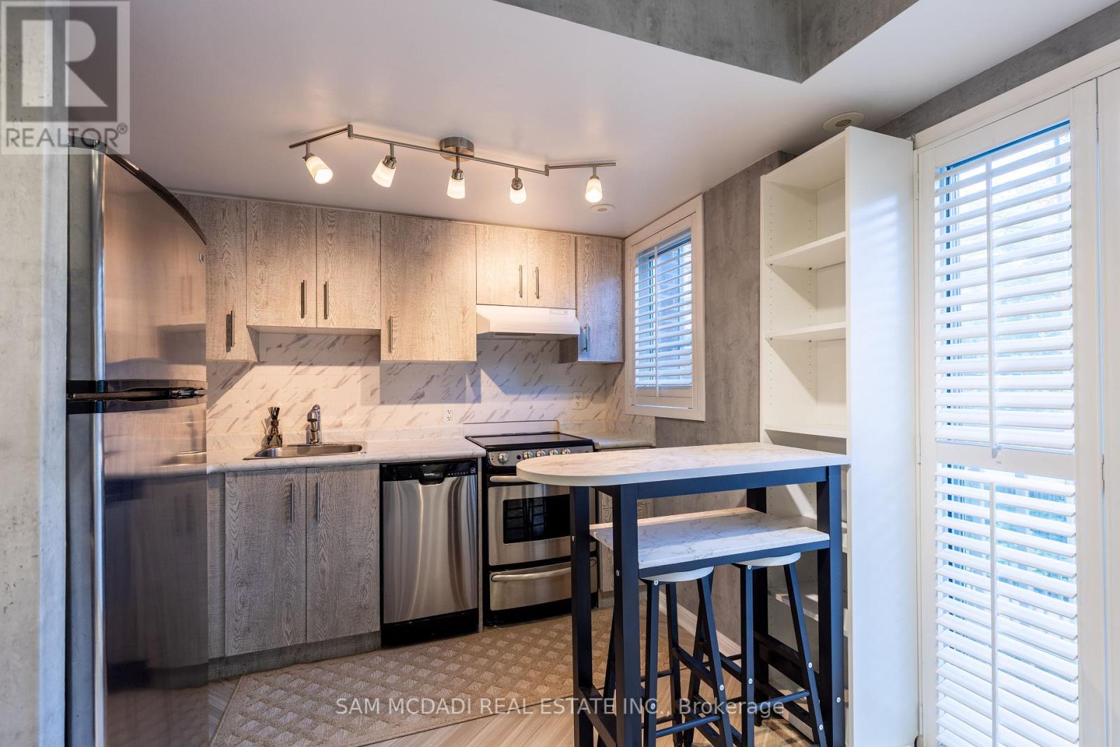 85 - 9 Windermere Avenue, Toronto, Ontario  M6S 5A4 - Photo 4 - W12402337
