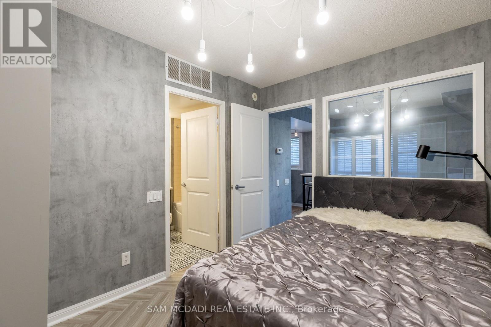 85 - 9 Windermere Avenue, Toronto, Ontario  M6S 5A4 - Photo 8 - W12402337