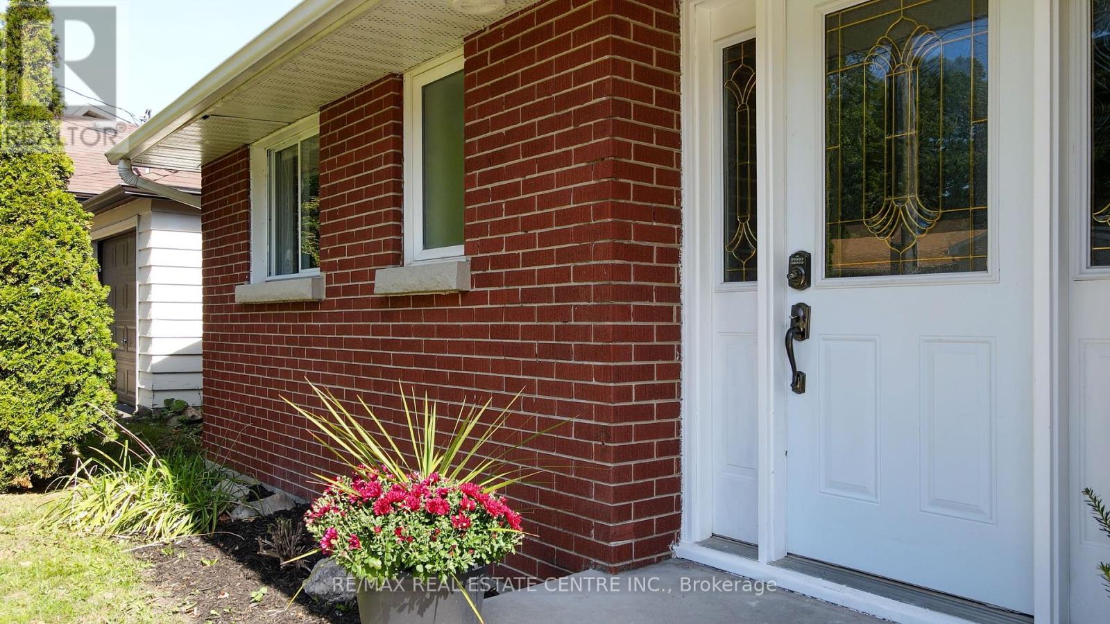 17b Amanda Street, Orangeville, Ontario  L9W 2J9 - Photo 2 - W12402338