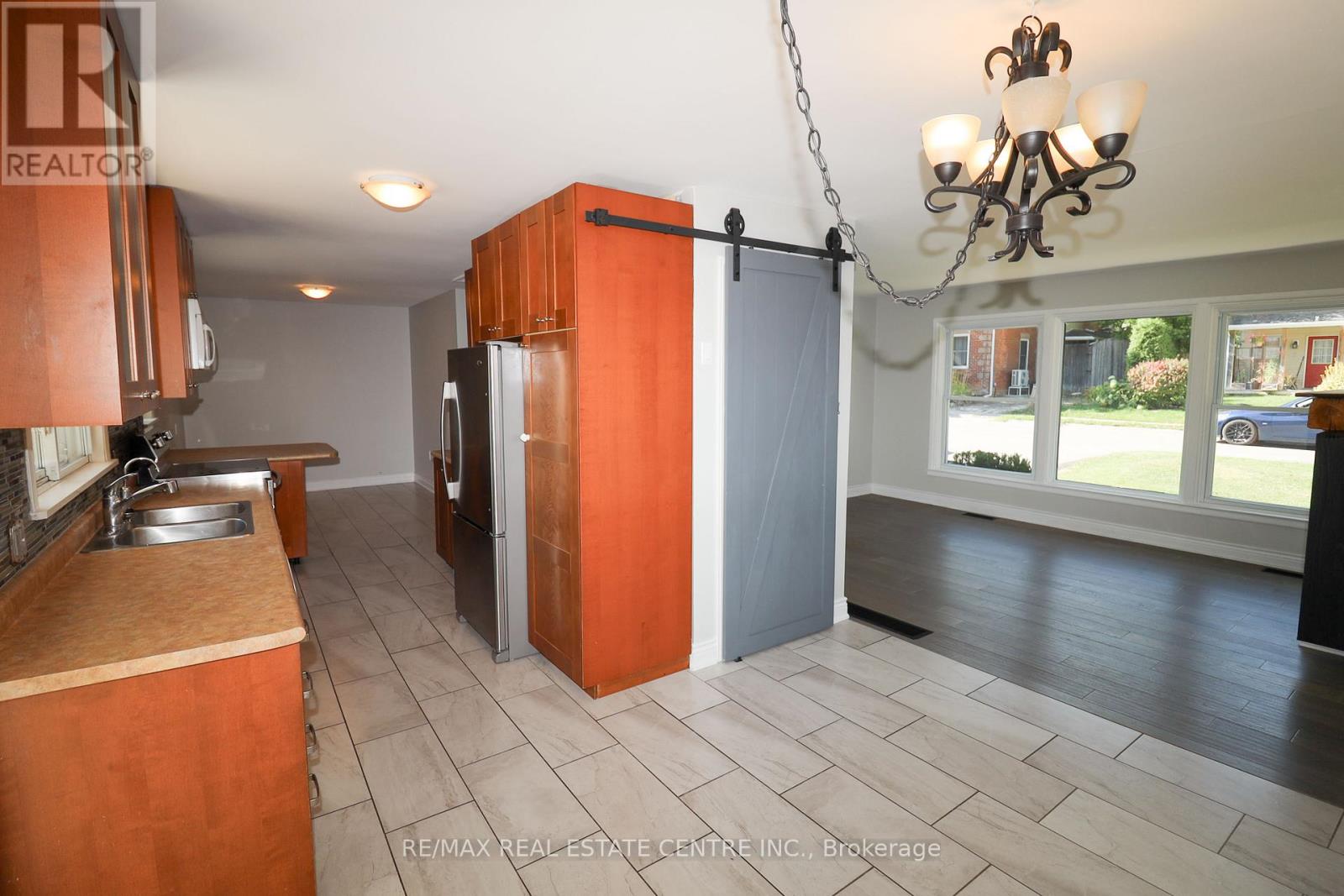 17b Amanda Street, Orangeville, Ontario  L9W 2J9 - Photo 8 - W12402338