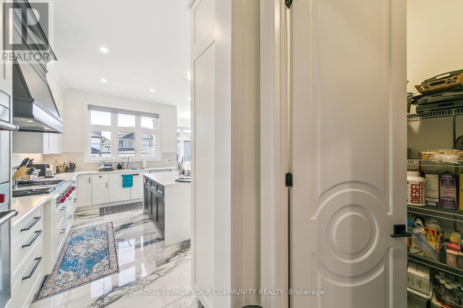 2401 Irene Crescent, Oakville (Ga Glen Abbey), Ontario  L6M 5M5 - Photo 3 - W12400512