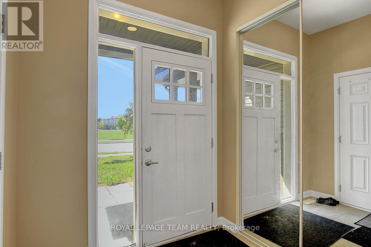 545 Decoeur Drive, Ottawa, Ontario  K4A 5G7 - Photo 5 - X12402346