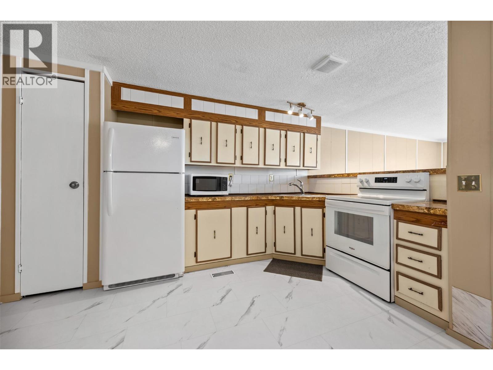 2001 Highway 97 South Highway Unit# 250 West Kelowna Photo 10