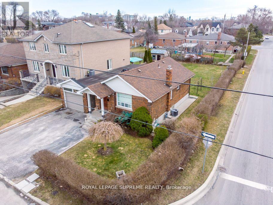 109 Regina Avenue, Toronto (Englemount-Lawrence), Ontario  M6A 1R5 - Photo 2 - C12394613