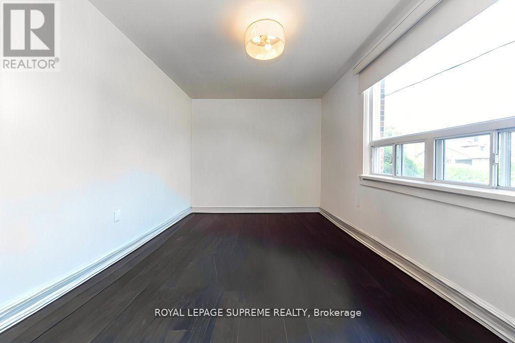 109 Regina Avenue, Toronto (Englemount-Lawrence), Ontario  M6A 1R5 - Photo 3 - C12394613