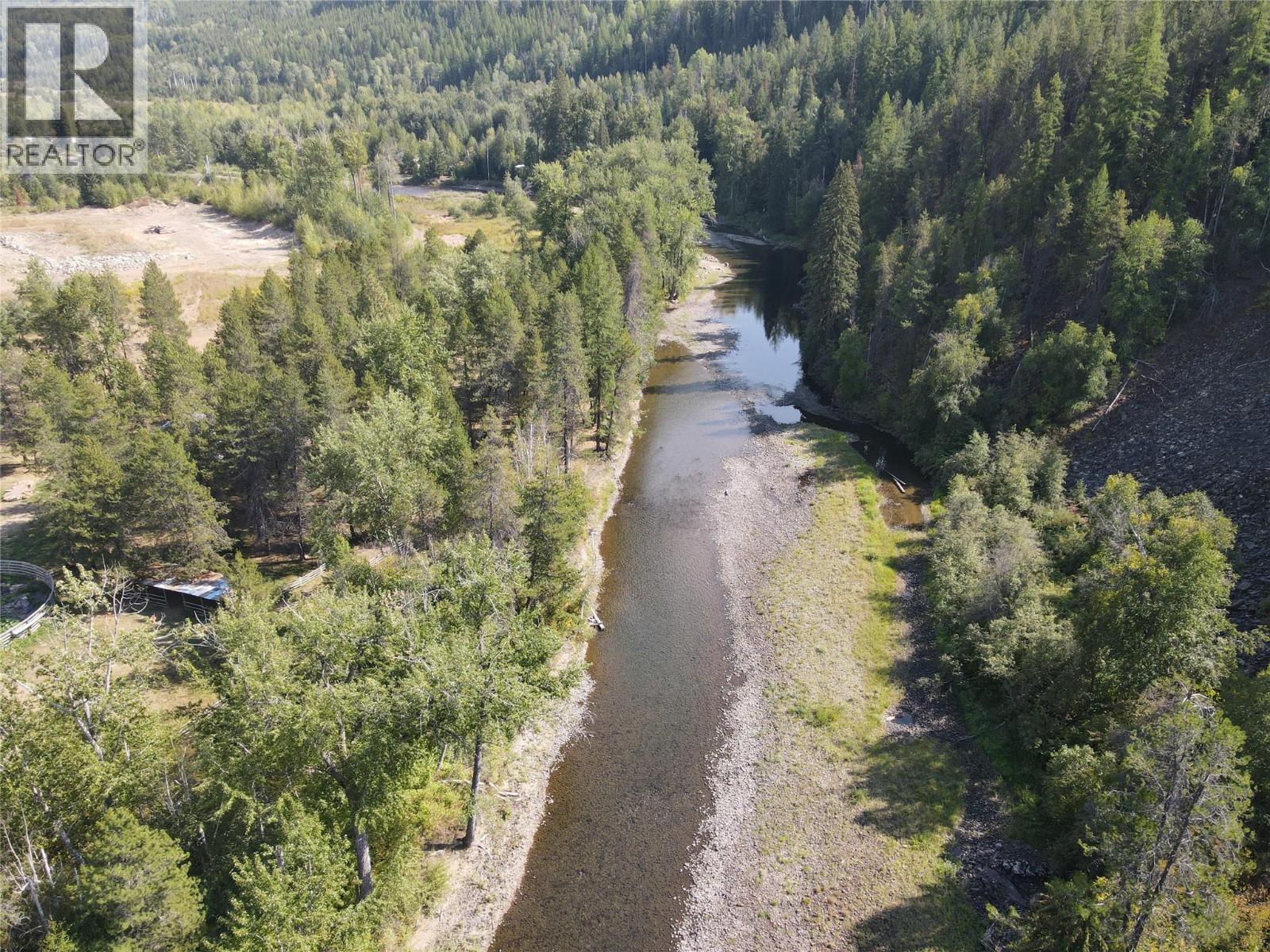8495 3 Highway, Yahk, British Columbia  V0B 2P0 - Photo 12 - 10362640