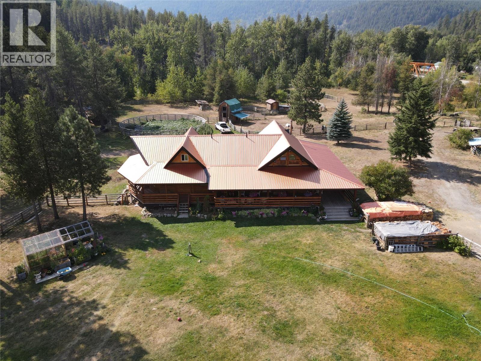 8495 3 Highway, Yahk, British Columbia  V0B 2P0 - Photo 2 - 10362640