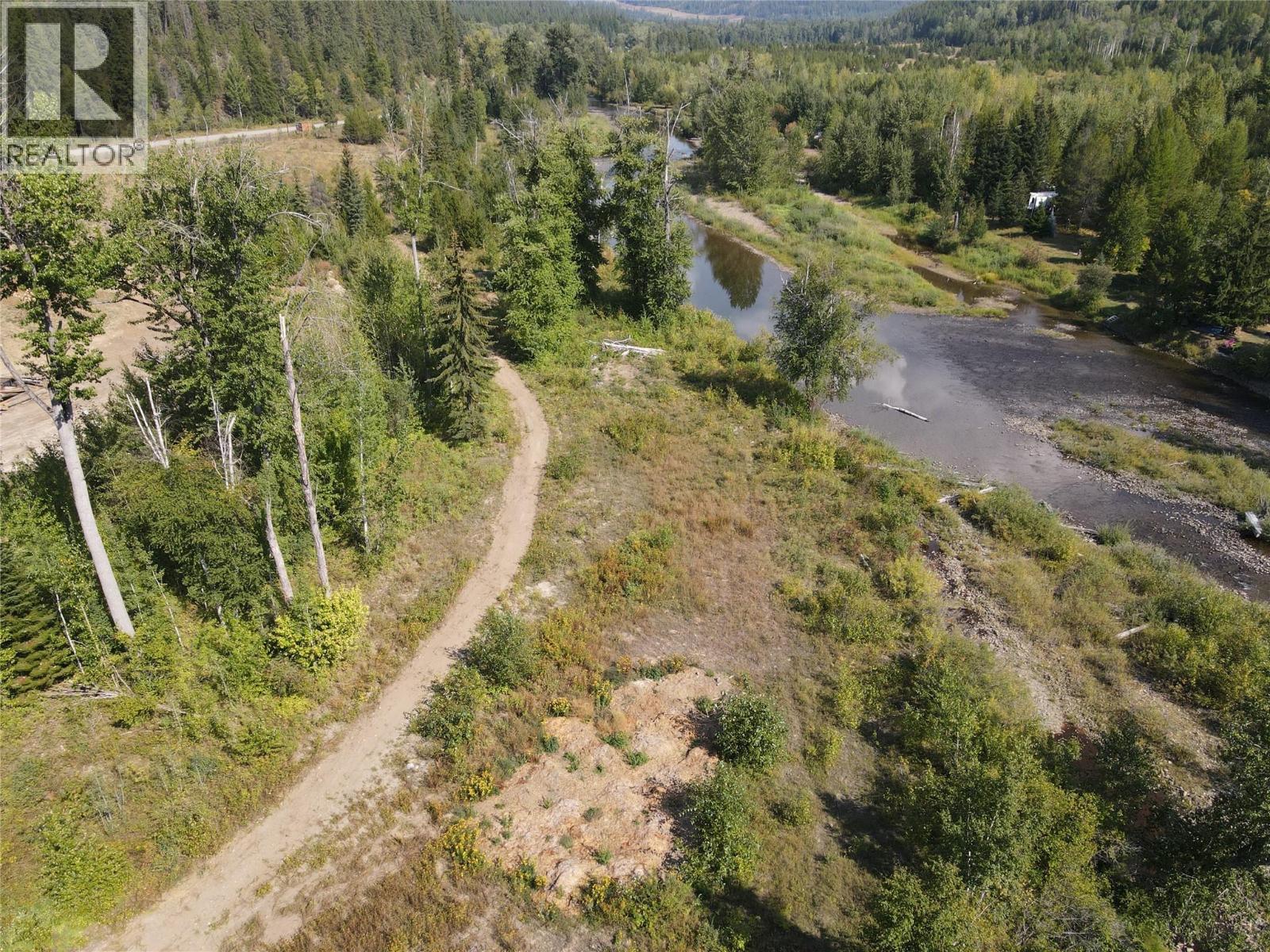 8495 3 Highway, Yahk, British Columbia  V0B 2P0 - Photo 9 - 10362640