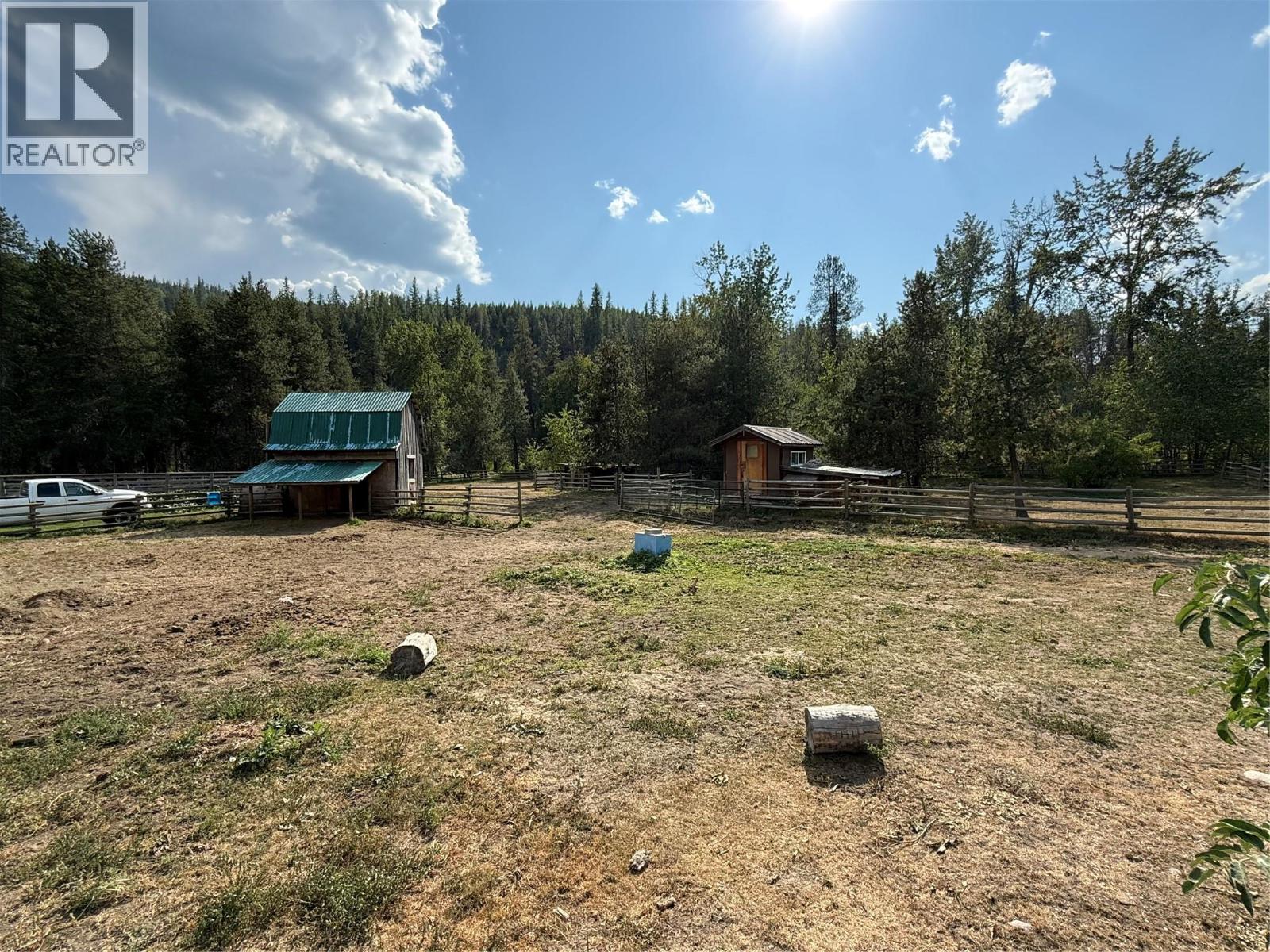 8495 3 Highway, Yahk, British Columbia  V0B 2P0 - Photo 24 - 10362640