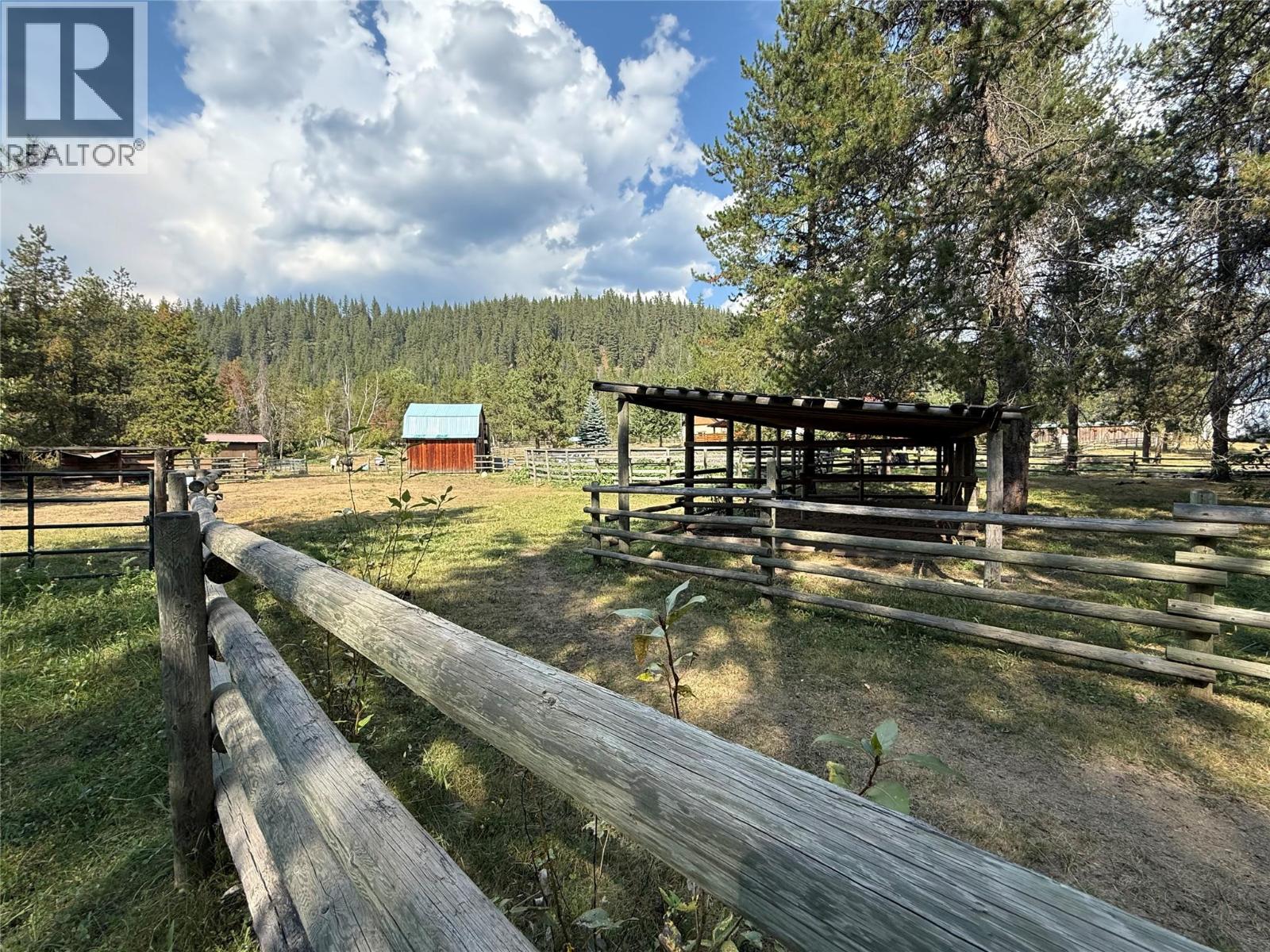 8495 3 Highway, Yahk, British Columbia  V0B 2P0 - Photo 19 - 10362640