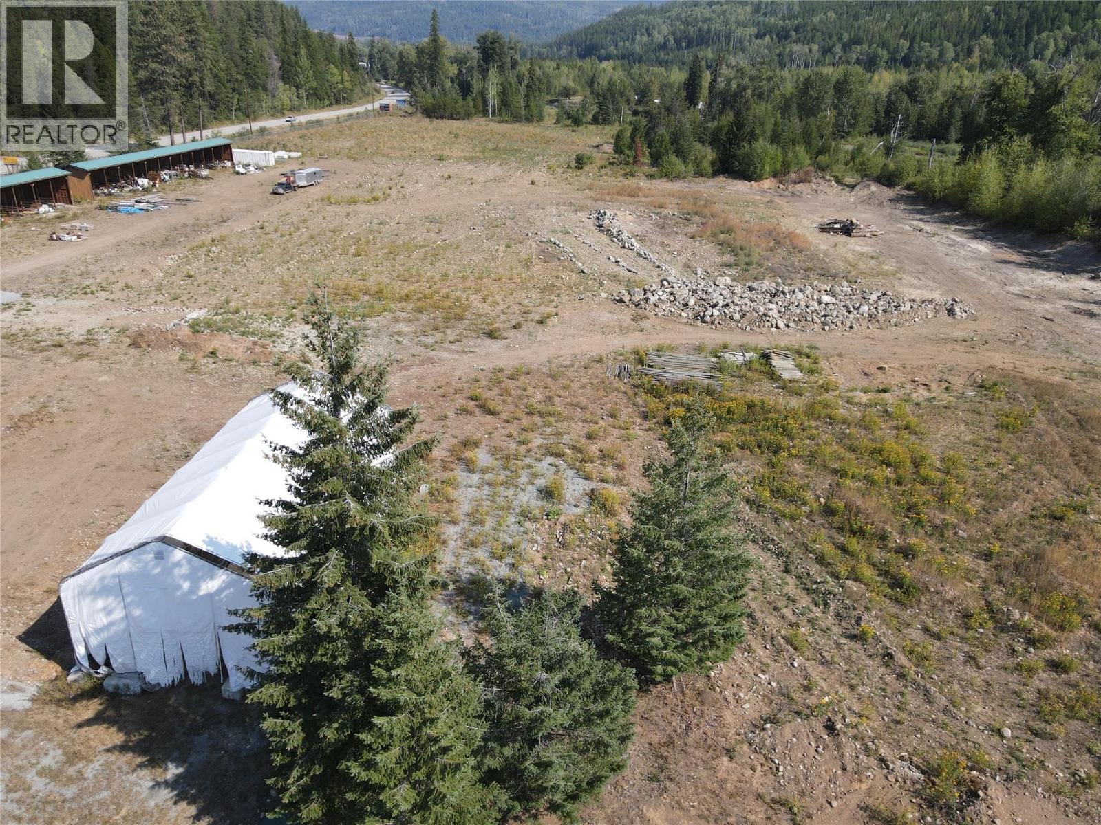 8495 3 Highway, Yahk, British Columbia  V0B 2P0 - Photo 11 - 10362640