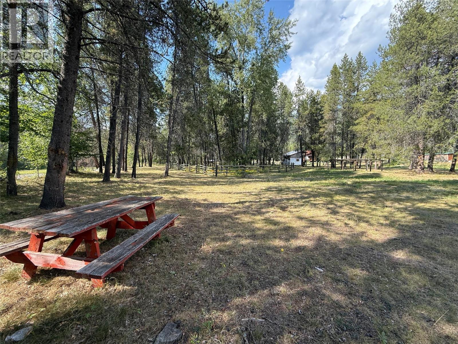 8495 3 Highway, Yahk, British Columbia  V0B 2P0 - Photo 18 - 10362640