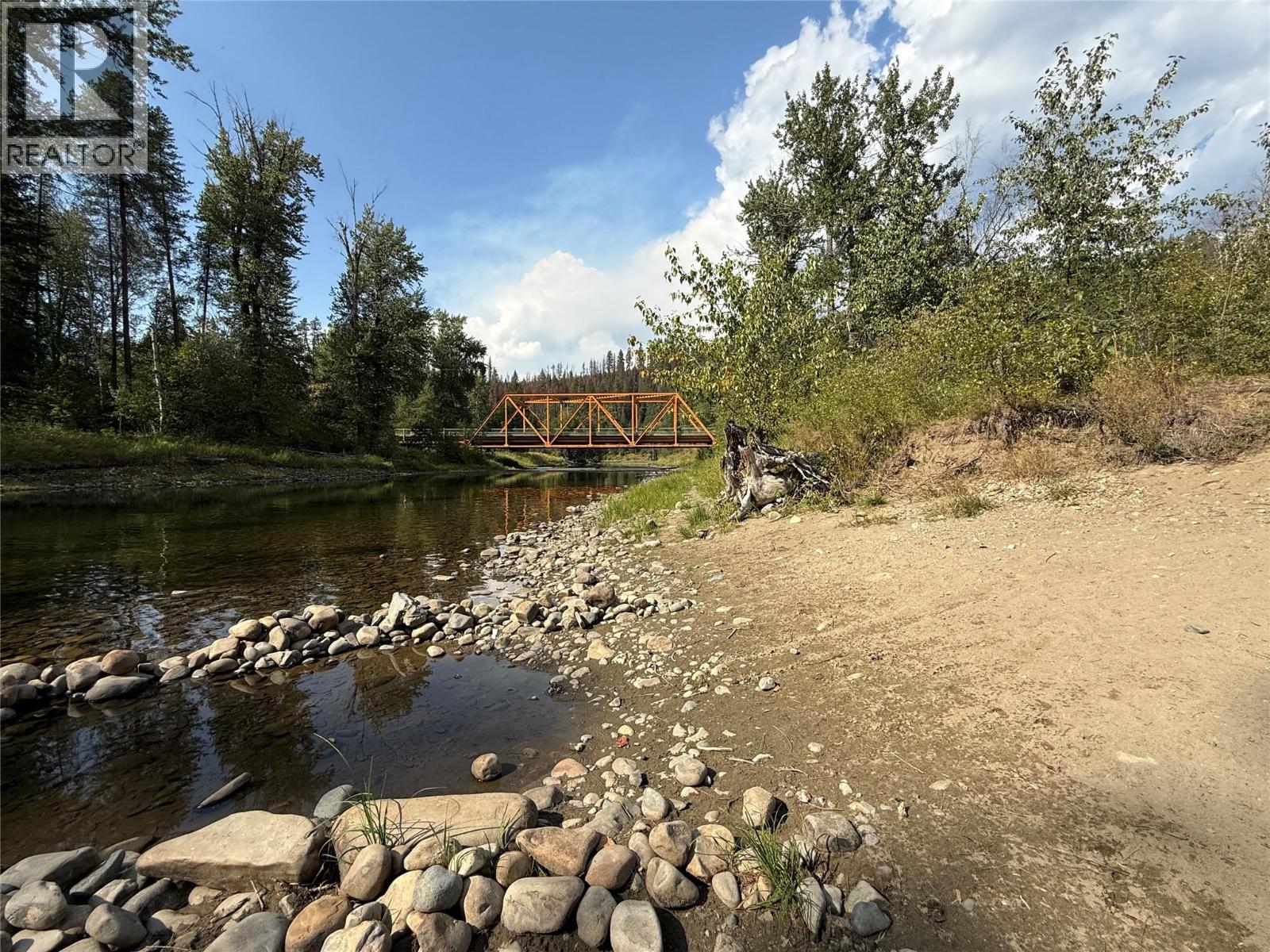 8495 3 Highway, Yahk, British Columbia  V0B 2P0 - Photo 21 - 10362640