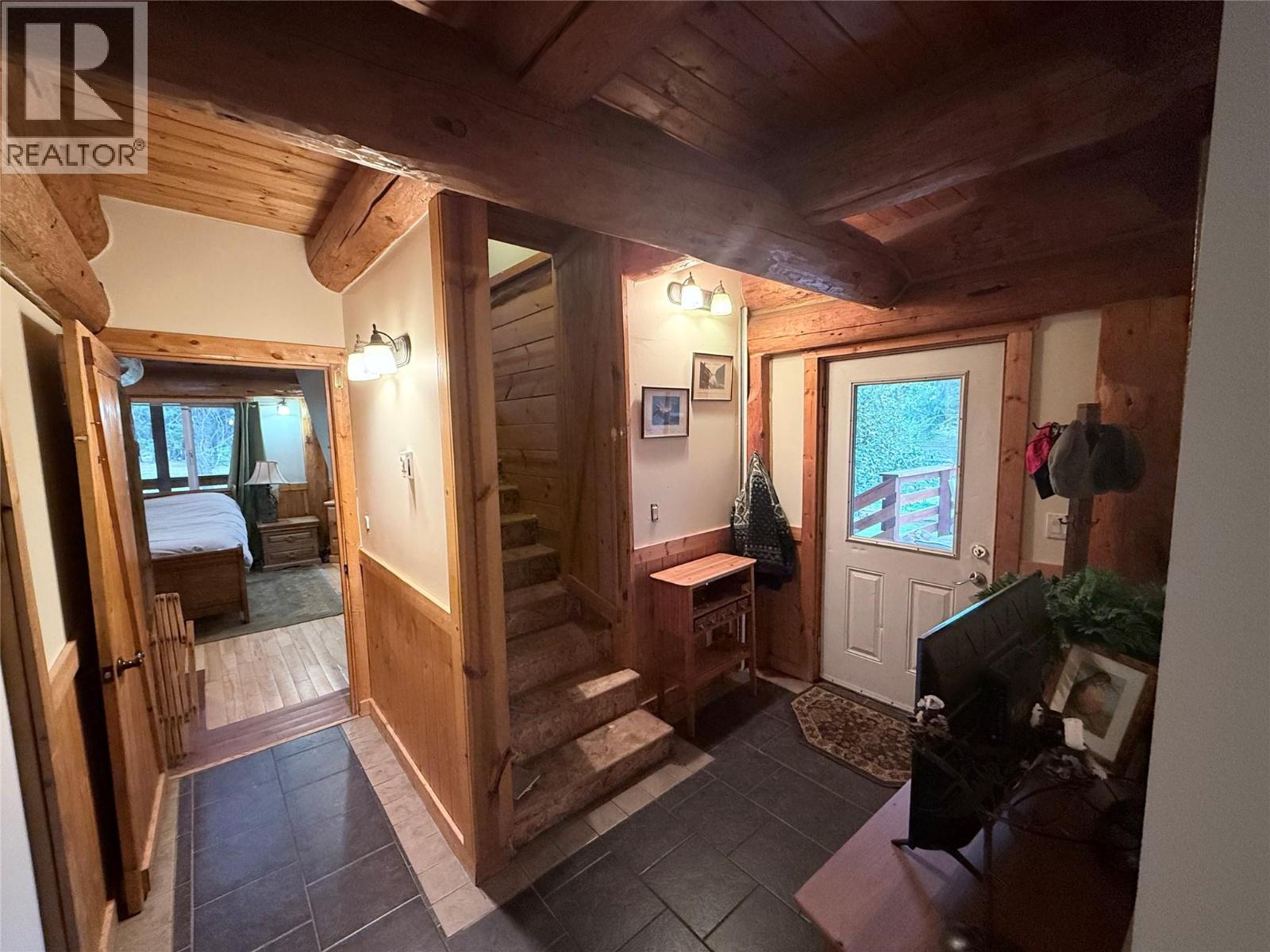 8495 3 Highway, Yahk, British Columbia  V0B 2P0 - Photo 44 - 10362640