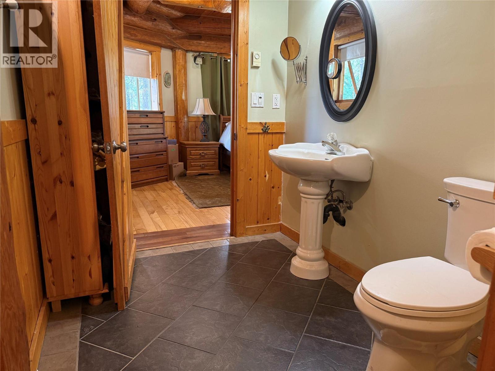8495 3 Highway, Yahk, British Columbia  V0B 2P0 - Photo 41 - 10362640