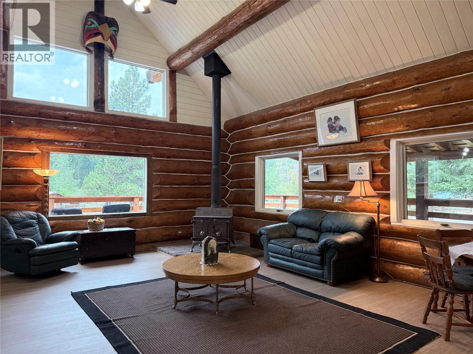 8495 3 Highway, Yahk, British Columbia  V0B 2P0 - Photo 29 - 10362640