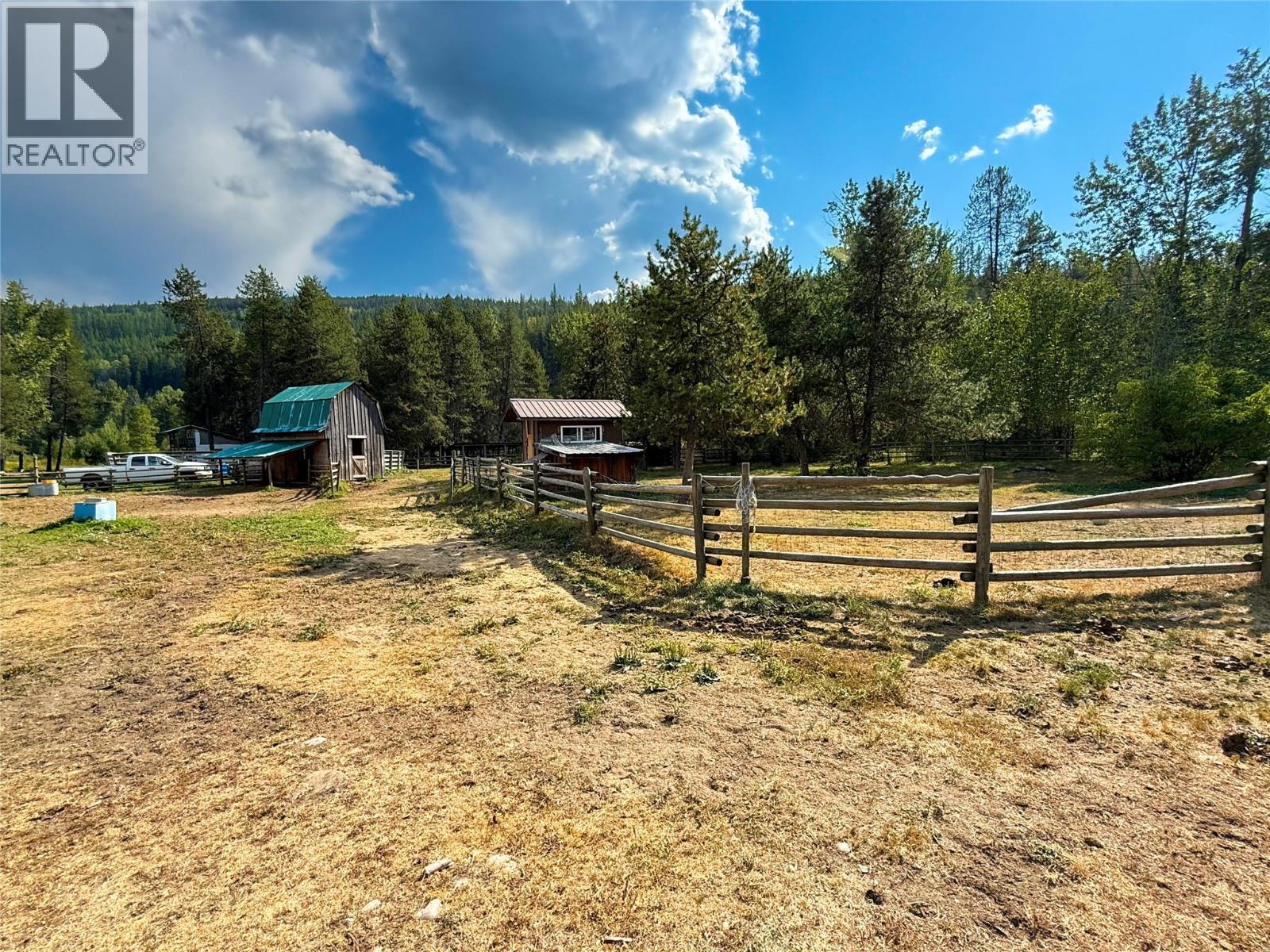 8495 3 Highway, Yahk, British Columbia  V0B 2P0 - Photo 60 - 10362640