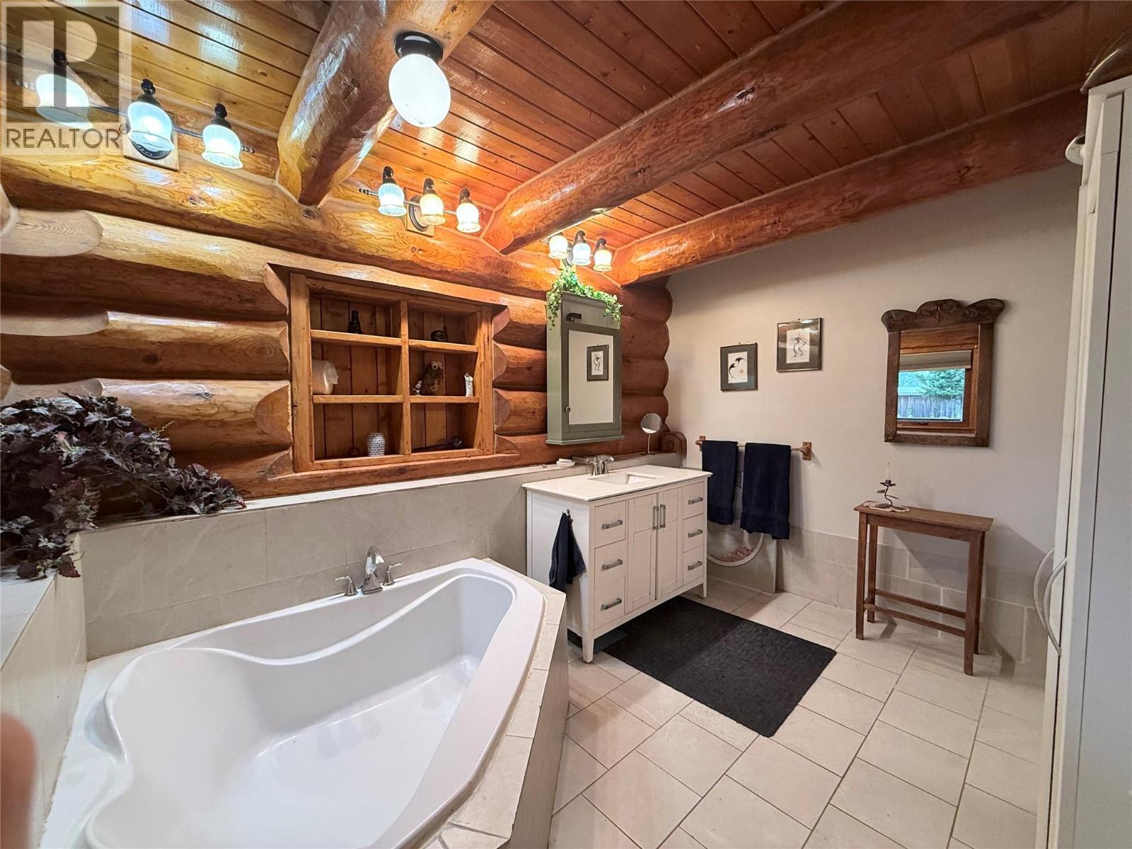 8495 3 Highway, Yahk, British Columbia  V0B 2P0 - Photo 38 - 10362640