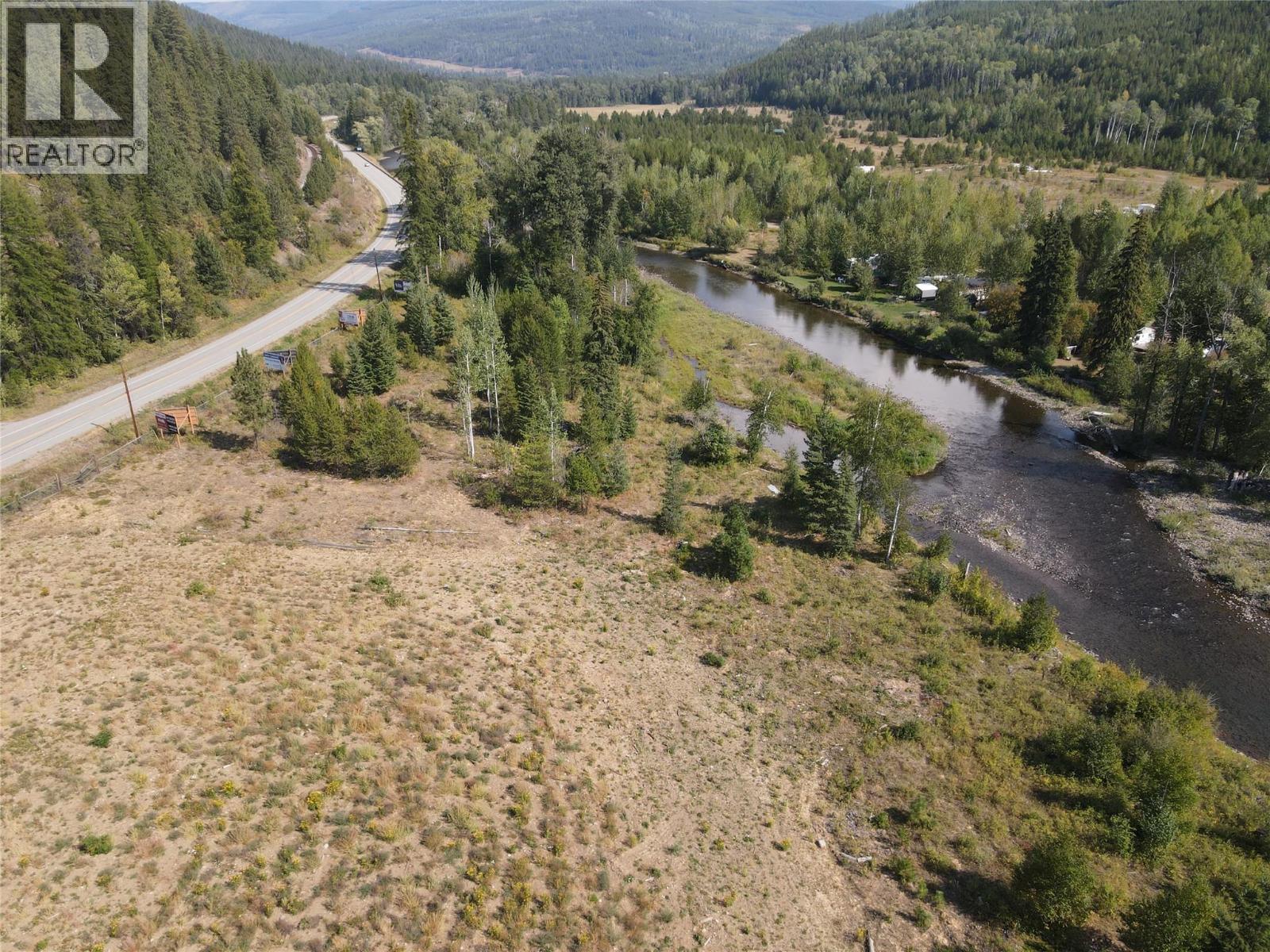 8495 3 Highway, Yahk, British Columbia  V0B 2P0 - Photo 10 - 10362640