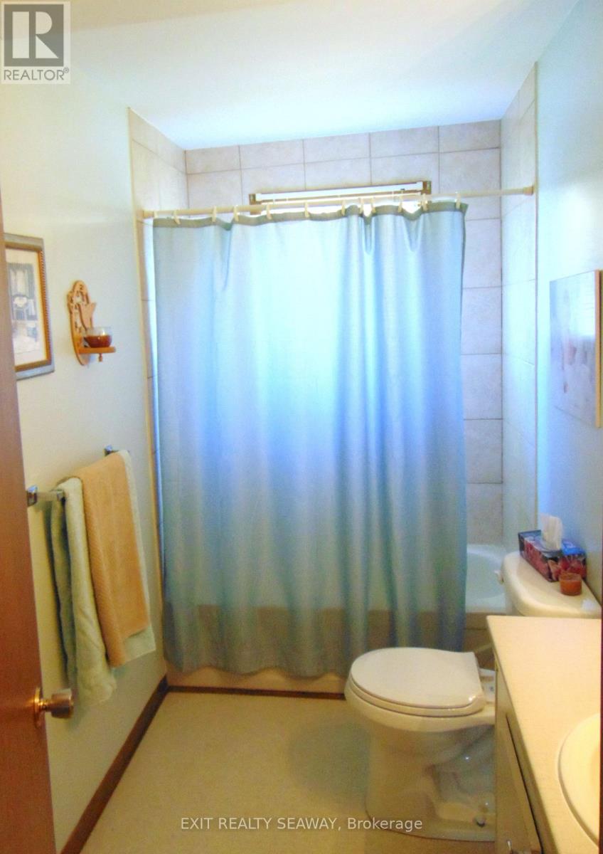 6242 Maple Avenue, South Glengarry, Ontario  K0C 1N0 - Photo 11 - X12402374