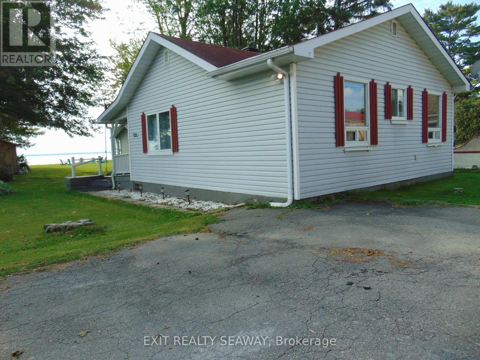 6242 Maple Avenue, South Glengarry, Ontario  K0C 1N0 - Photo 2 - X12402374