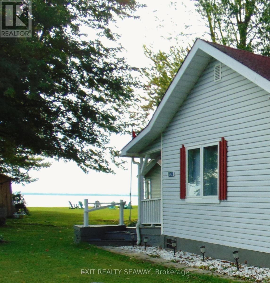 6242 Maple Avenue, South Glengarry, Ontario  K0C 1N0 - Photo 3 - X12402374