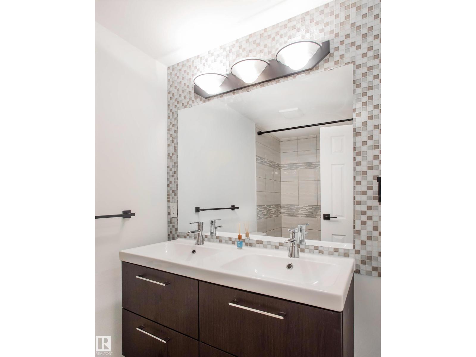 1270 Lakewood Rd W Nw, Edmonton, Alberta  T6K 3P2 - Photo 11 - E4457711