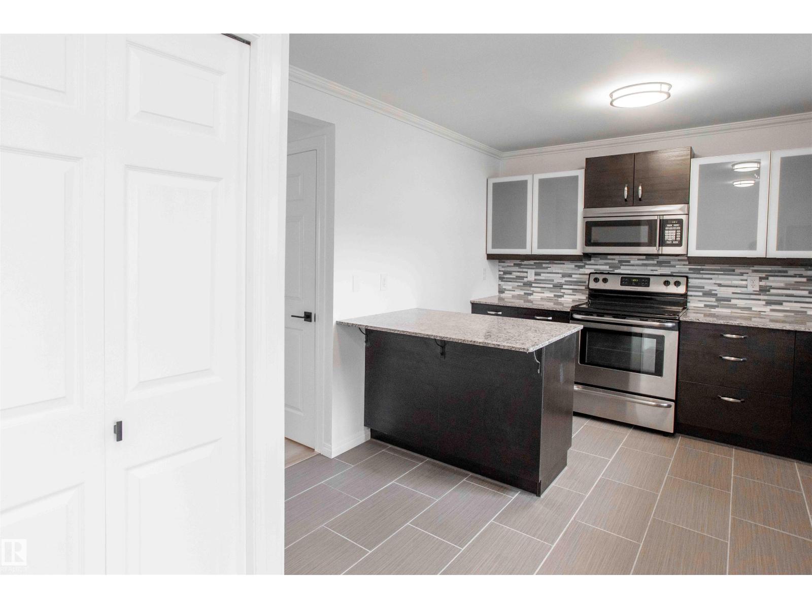 1270 Lakewood Rd W Nw, Edmonton, Alberta  T6K 3P2 - Photo 2 - E4457711