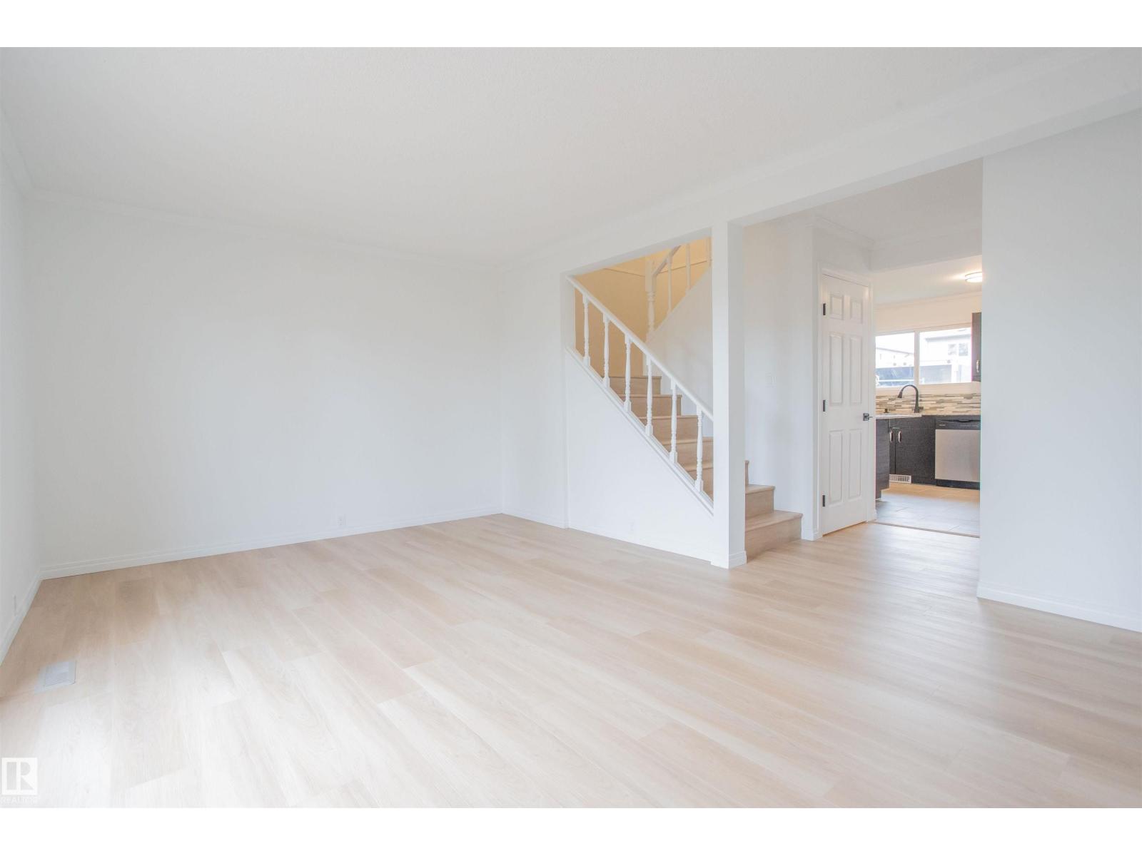 1270 Lakewood Rd W Nw, Edmonton, Alberta  T6K 3P2 - Photo 4 - E4457711