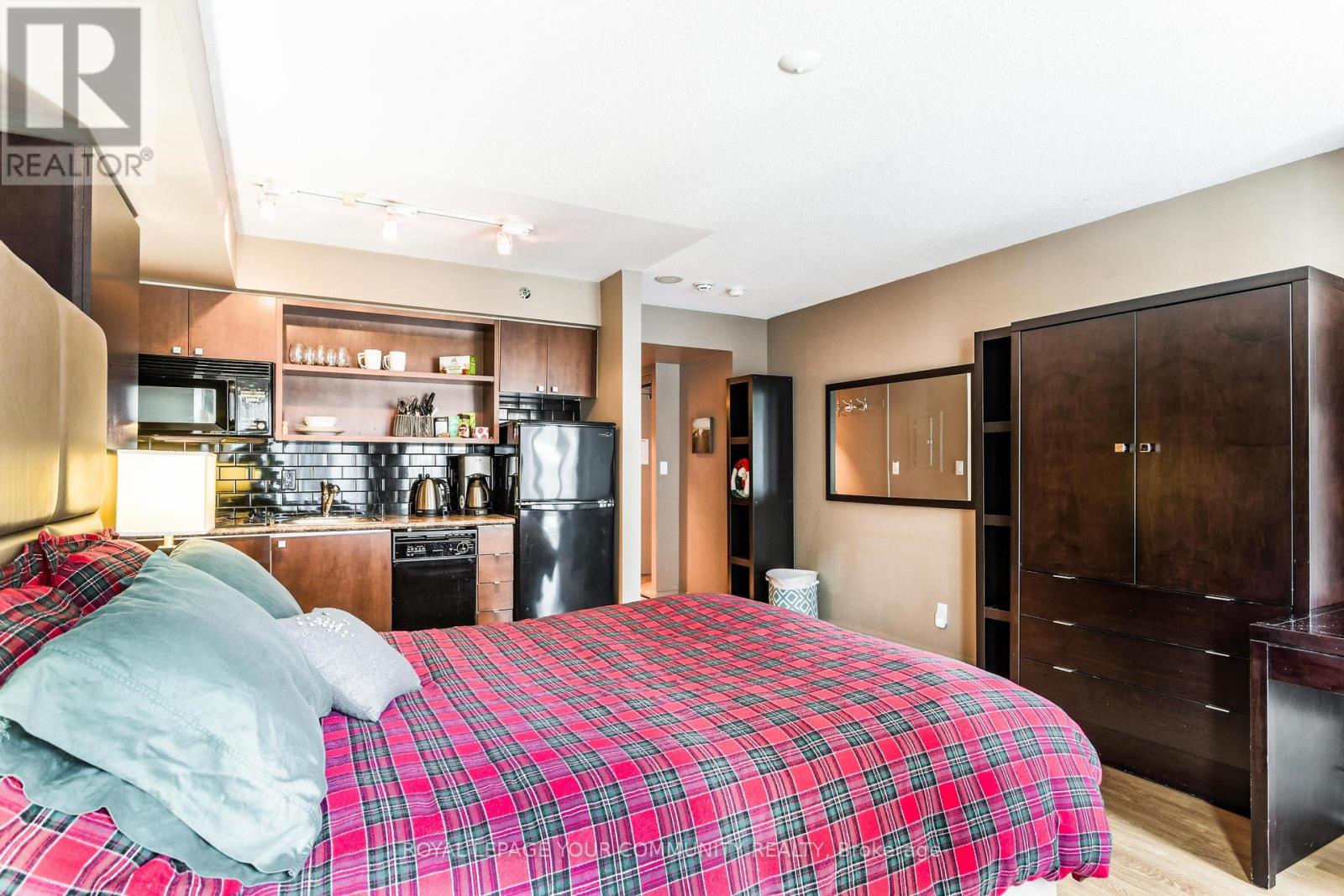 1115 - 200 Victoria Street, Toronto, Ontario  M5B 1V8 - Photo 5 - C12400234