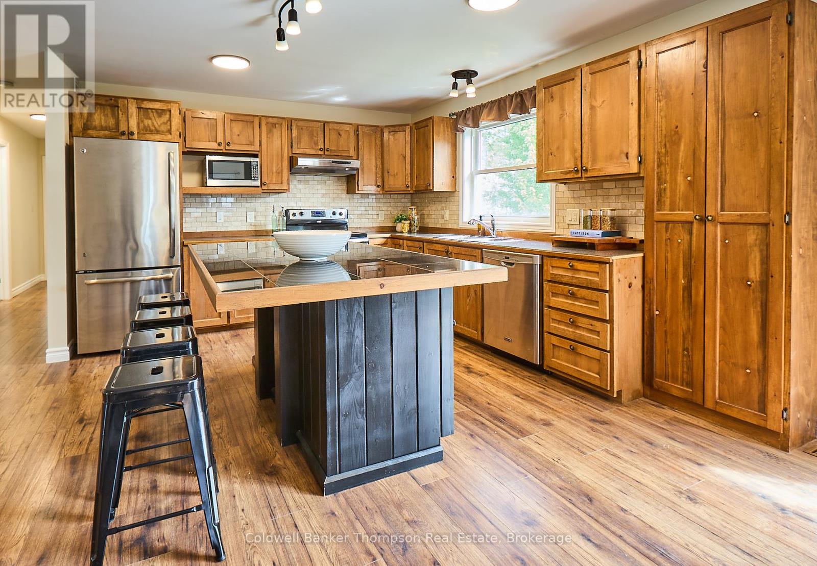 215 Town Line Road W, Huntsville, Ontario  P1H 1S7 - Photo 10 - X12402389