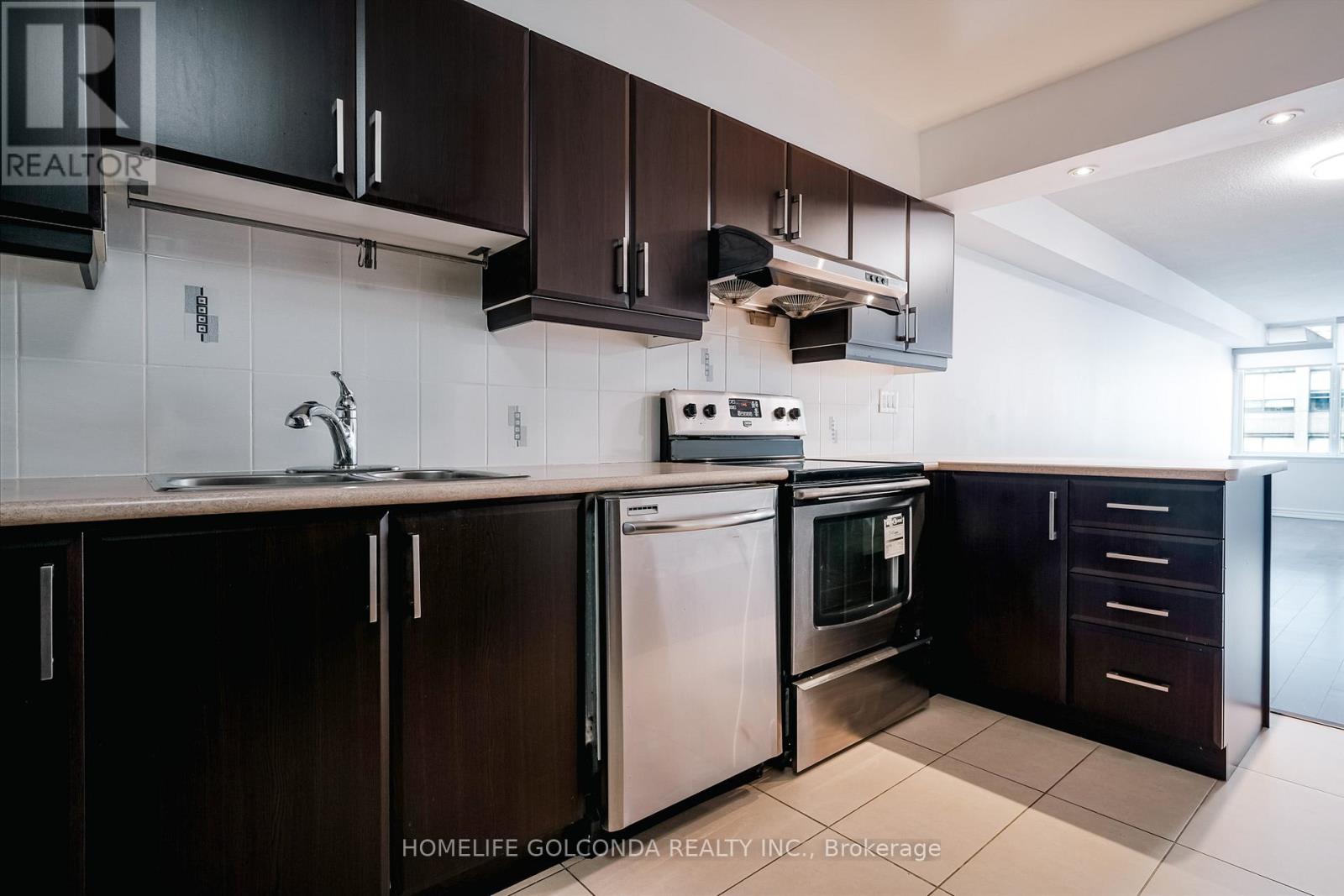 1606 - 45 Carlton Street, Toronto, Ontario  M5B 2H9 - Photo 8 - C12402397