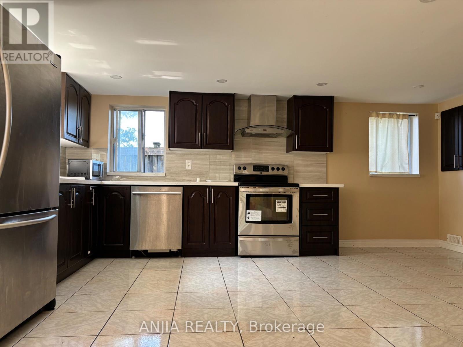 10893 Kennedy Road, Markham, Ontario  L6C 1P2 - Photo 5 - N12402401