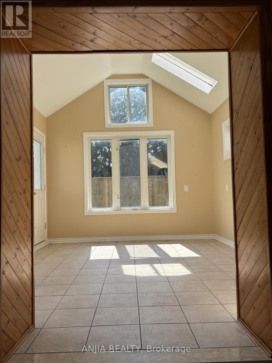10893 Kennedy Road, Markham, Ontario  L6C 1P2 - Photo 9 - N12402401