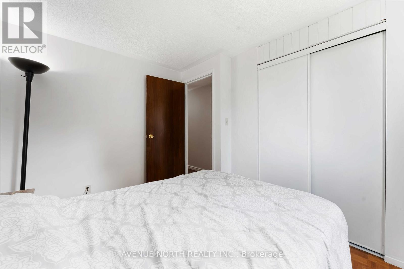 2178 Erinbrook Crescent, Ottawa, Ontario  K1B 4J4 - Photo 17 - X12402411