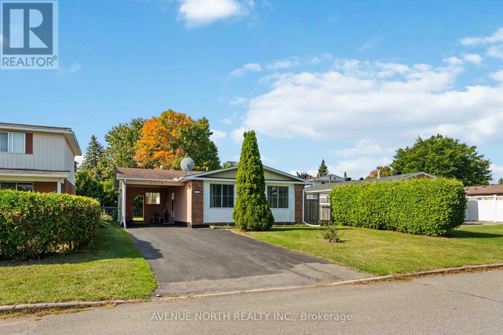 2178 Erinbrook Crescent, Ottawa, Ontario  K1B 4J4 - Photo 2 - X12402411
