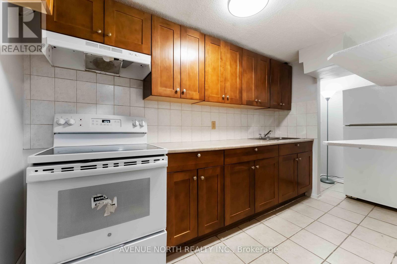 2178 Erinbrook Crescent, Ottawa, Ontario  K1B 4J4 - Photo 21 - X12402411